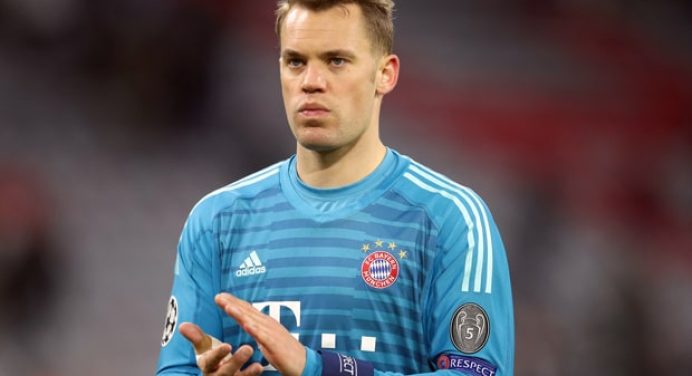 Manuel Neuer tiễn Dembele trở lại Paris