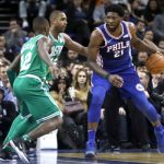 Joel Embiid dính chấn thương vai trong trận Cavaliers