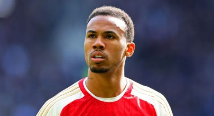 Bắt chước ăn mừng theo Viktor Gyokeres, Gabriel Magalhaes bị ném đá dữ dội