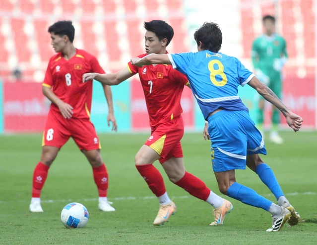 Truyền thông Thái Lan bất ngờ khen U22 Việt Nam vượt trội đội chủ nhà