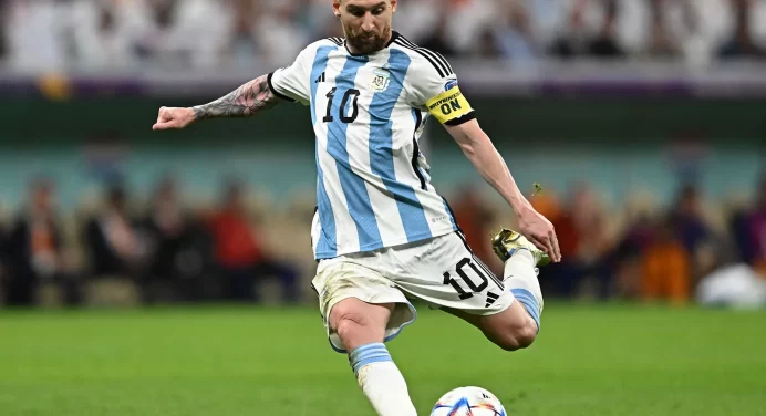 Lionel Messi bị lên án vì chơi không đẹp