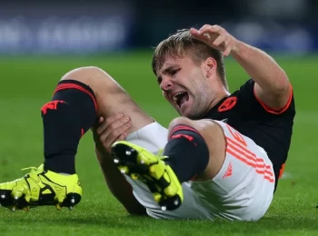 Luke Shaw tiếp tục gặp chấn thương