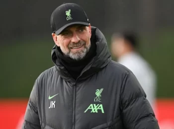 HLV Klopp sẵn sàng đối mặt khó khăn ở Praha