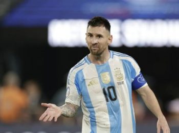 Messi tặng quà cực sốc cho cả đội Argentina