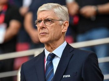 Arưese Wenger đứng ra bảo vệ Man City trước cáo buộc tài chính