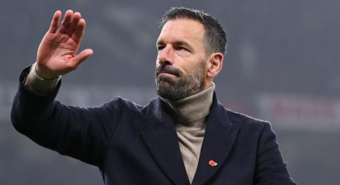 Ruud van Nistelrooy có thể dẫn dắt dắt cho Burnley