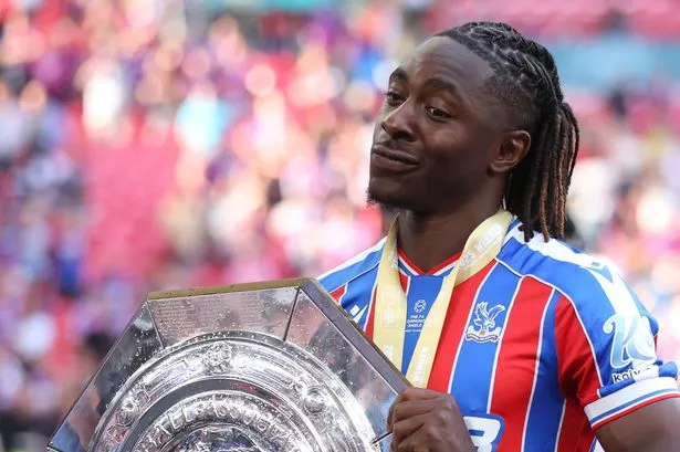 Arsenal được khuyên phá két chiêu mộ Eberechi Eze