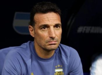 Scaloni thừa nhận Argentina kiệt sức sau màn vượt khó trước Cape Verde